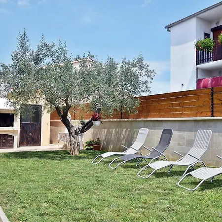 Tina & Denis プーラ