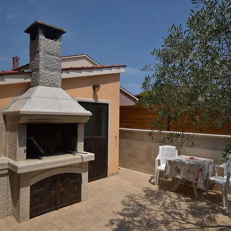 Tina & Denis Apartman Pula